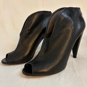 Vince Camuto Amber Black Leather Peep Toe Block Heel Ankle Bootie Size 9.5M